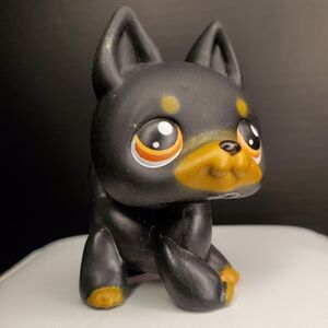 LPS Littlest Pet Shop #92 Doberman Pinscher Black Brown Orange Eyes 2004 Gen 1
